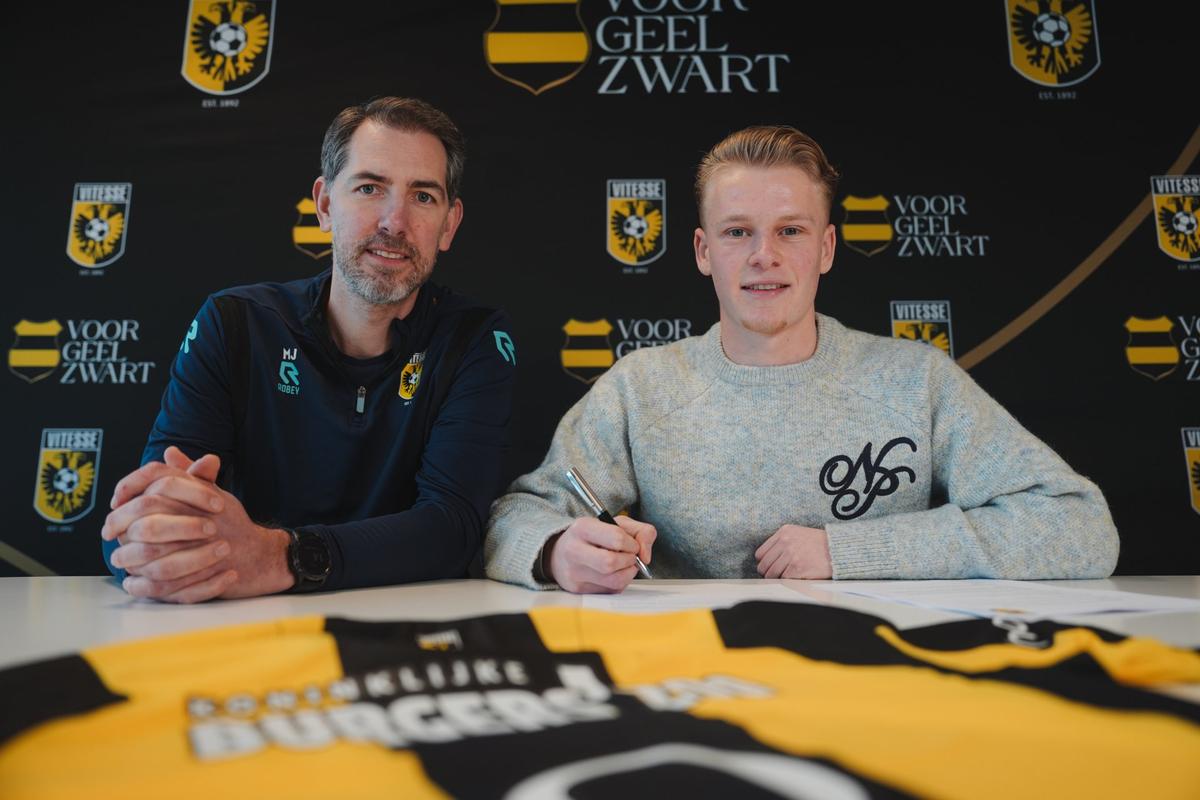 Mathijs Marschalk (20) tekent eerste profcontract bij Vitesse | Vitesse